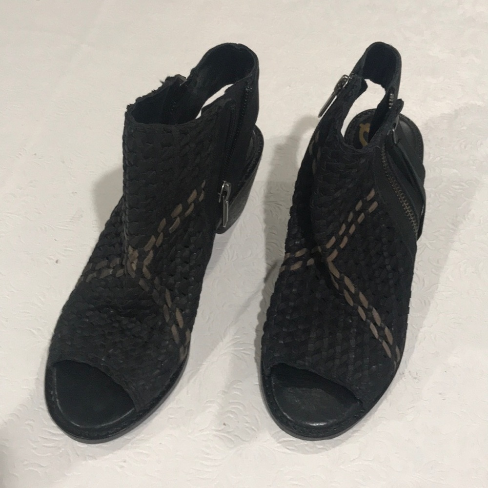 NWOT, Sam Edelman Perforated AnkleBooties, 6